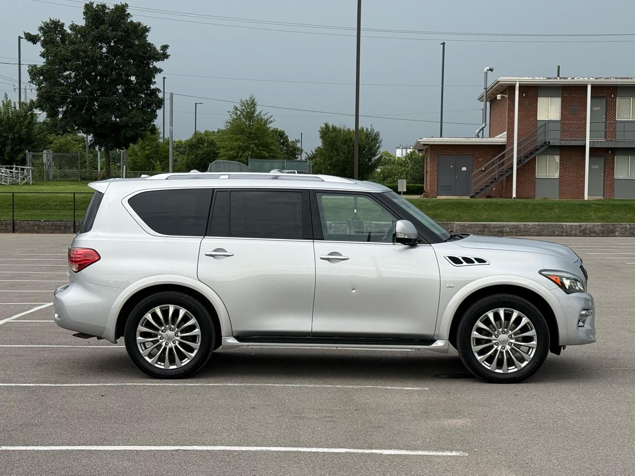 Infiniti QX80 4D SUV AWD 2017