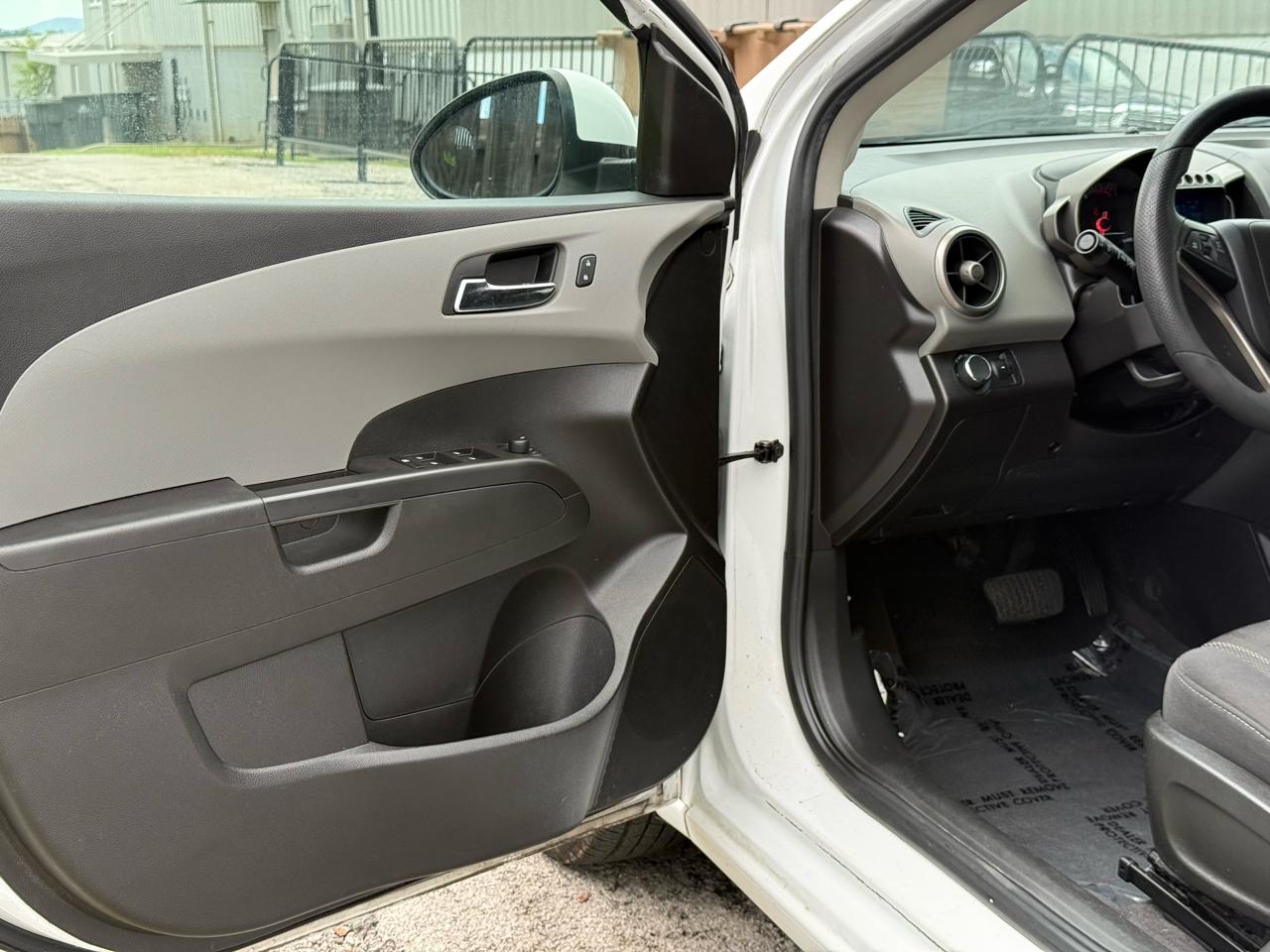 Chevrolet Sonic LT Auto 5-Door 2014
