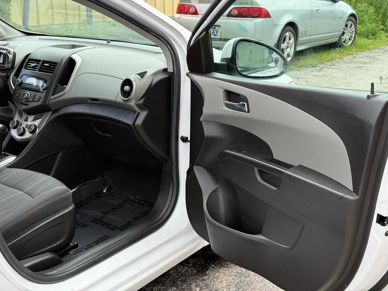 Chevrolet Sonic LT Auto 5-Door 2014