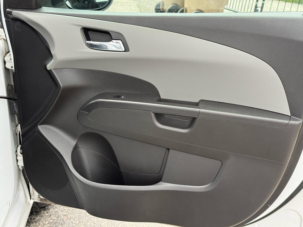 Chevrolet Sonic LT Auto 5-Door 2014