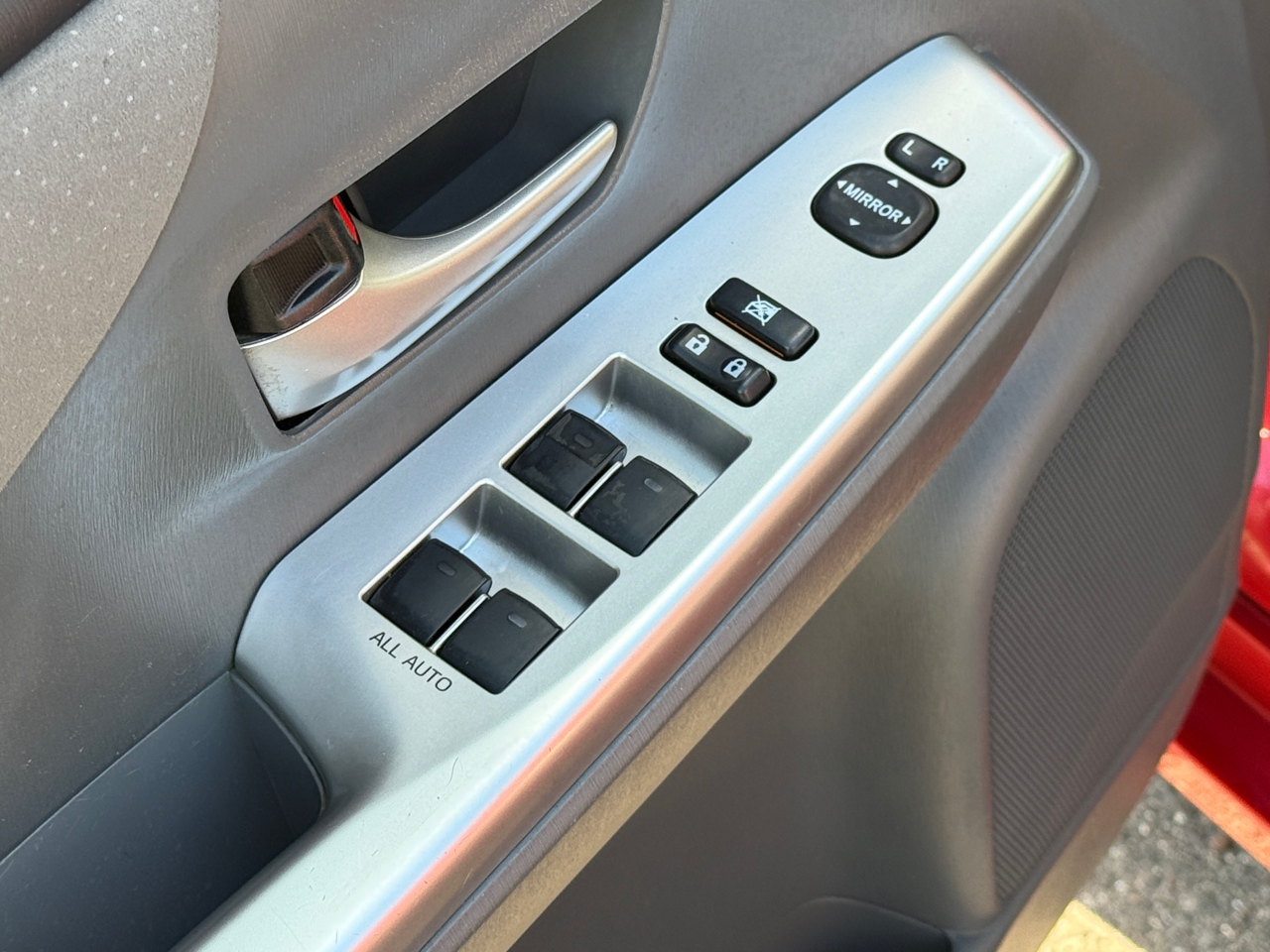 2012 Toyota Prius V Two photo 21