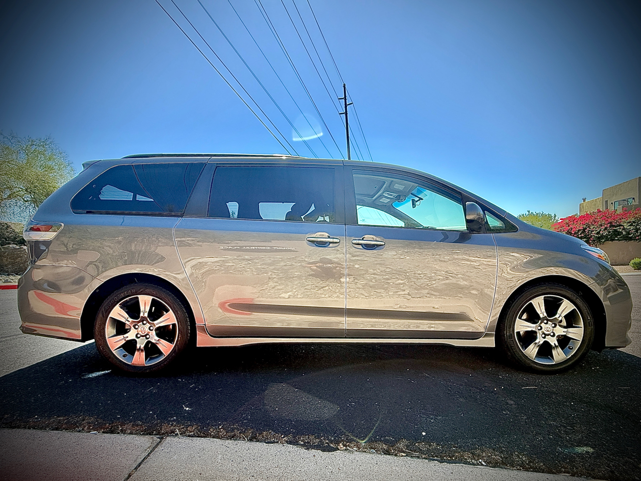 2015 Toyota Sienna photo 2