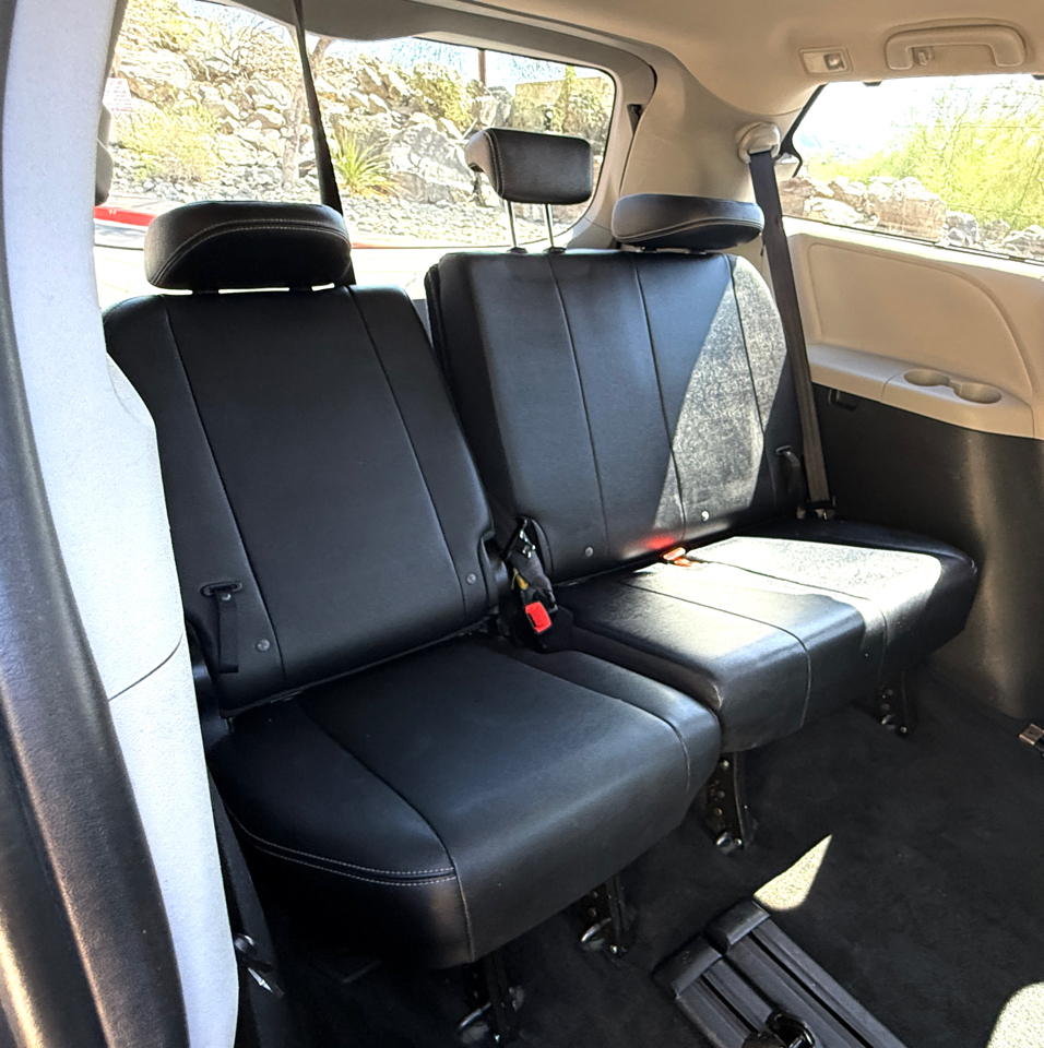 2015 Toyota Sienna photo 6