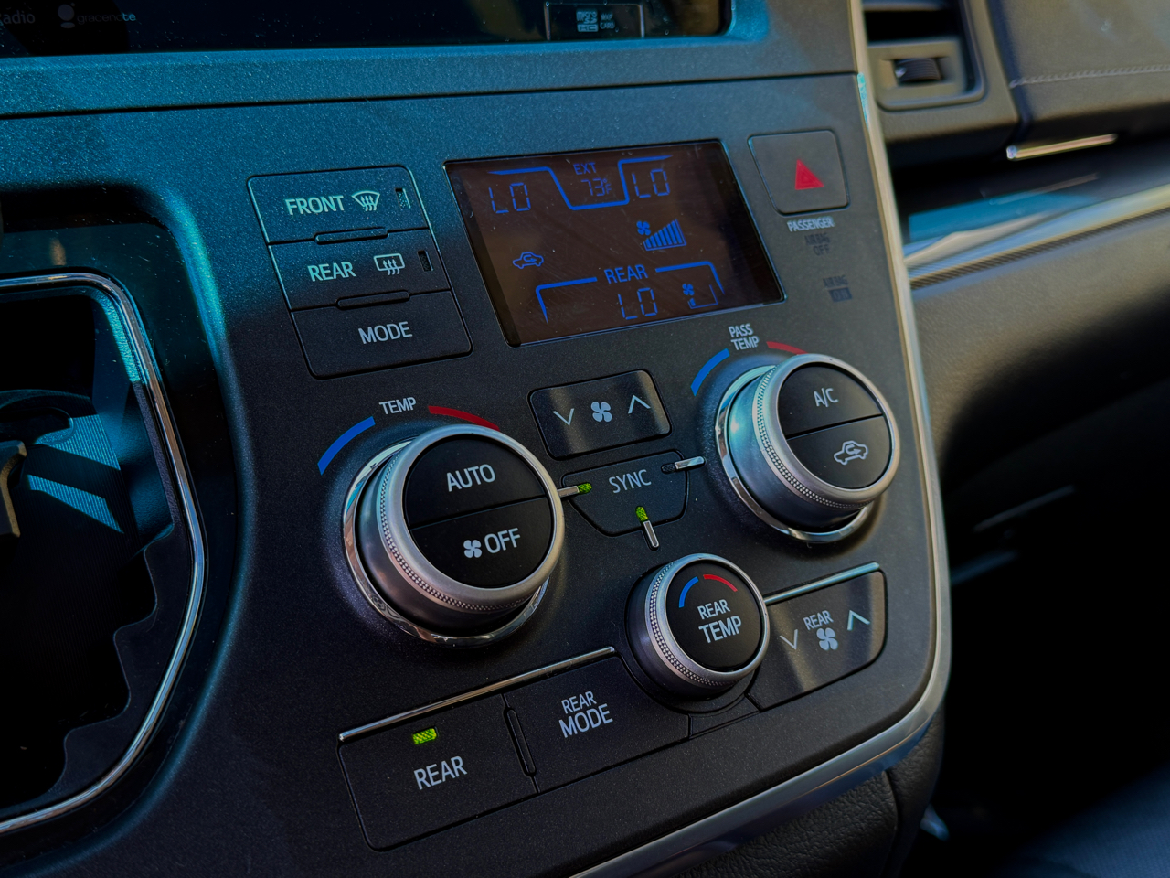 2015 Toyota Sienna photo 12