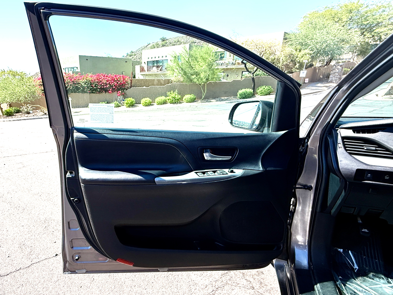 2015 Toyota Sienna photo 19