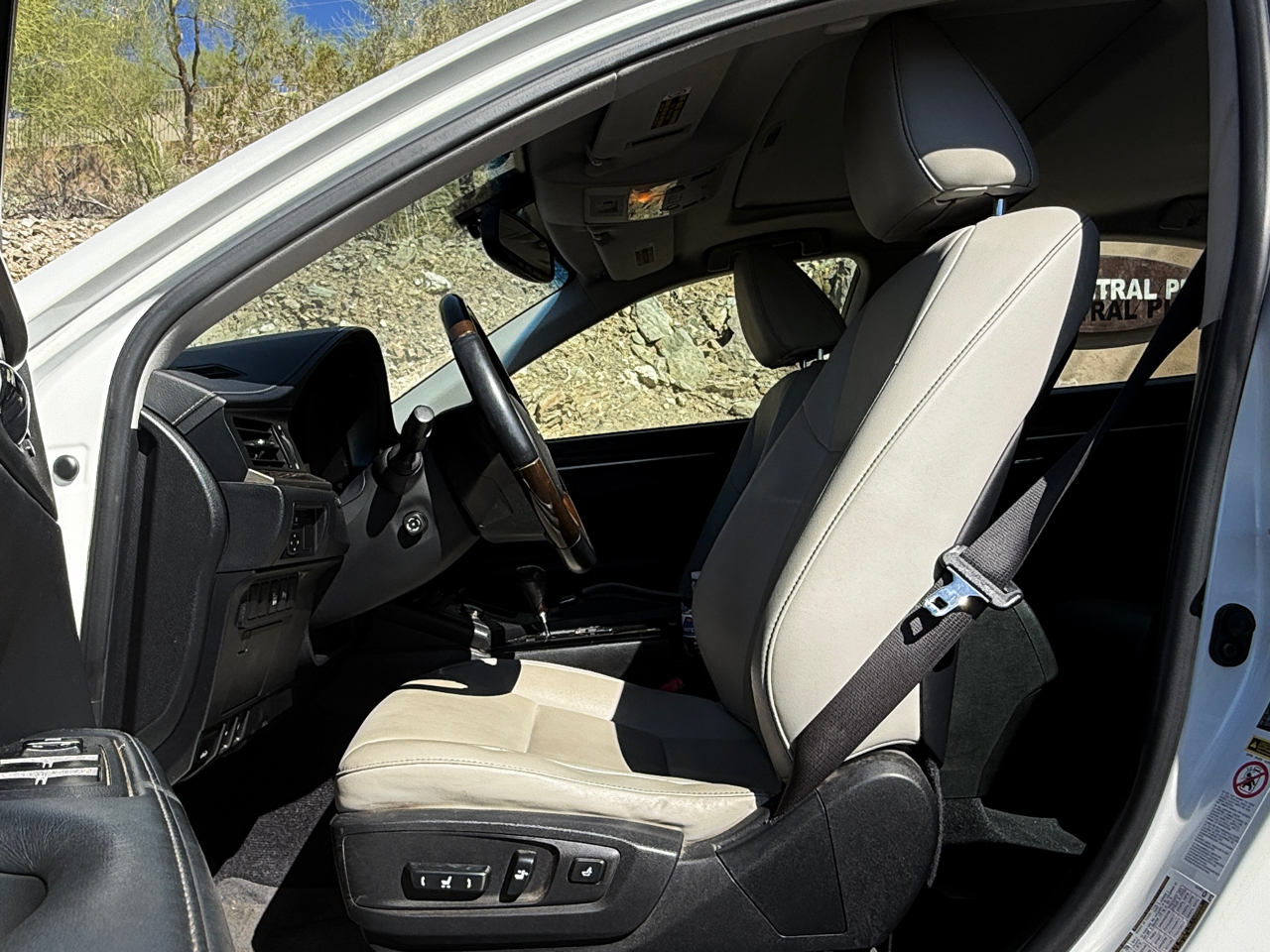 2013 Lexus ES 350 photo 10