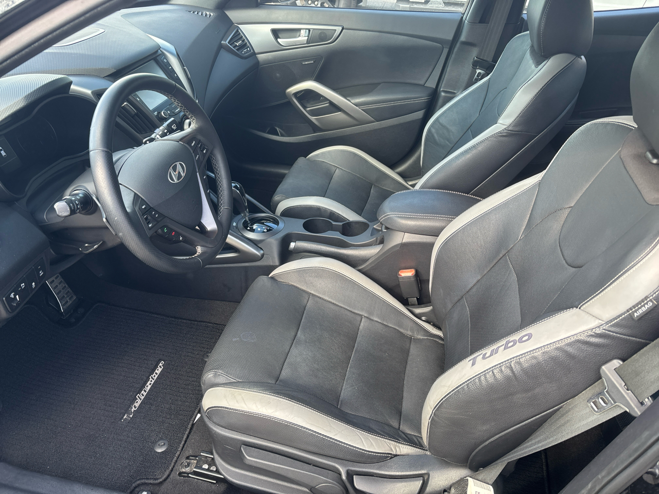 Hyundai Veloster Turbo R-Spec w/Red Interior 6M 2017