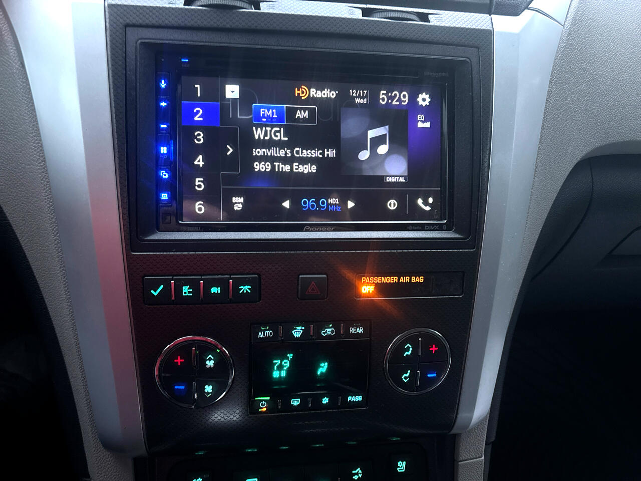 Chevrolet Traverse LTZ FWD 2011