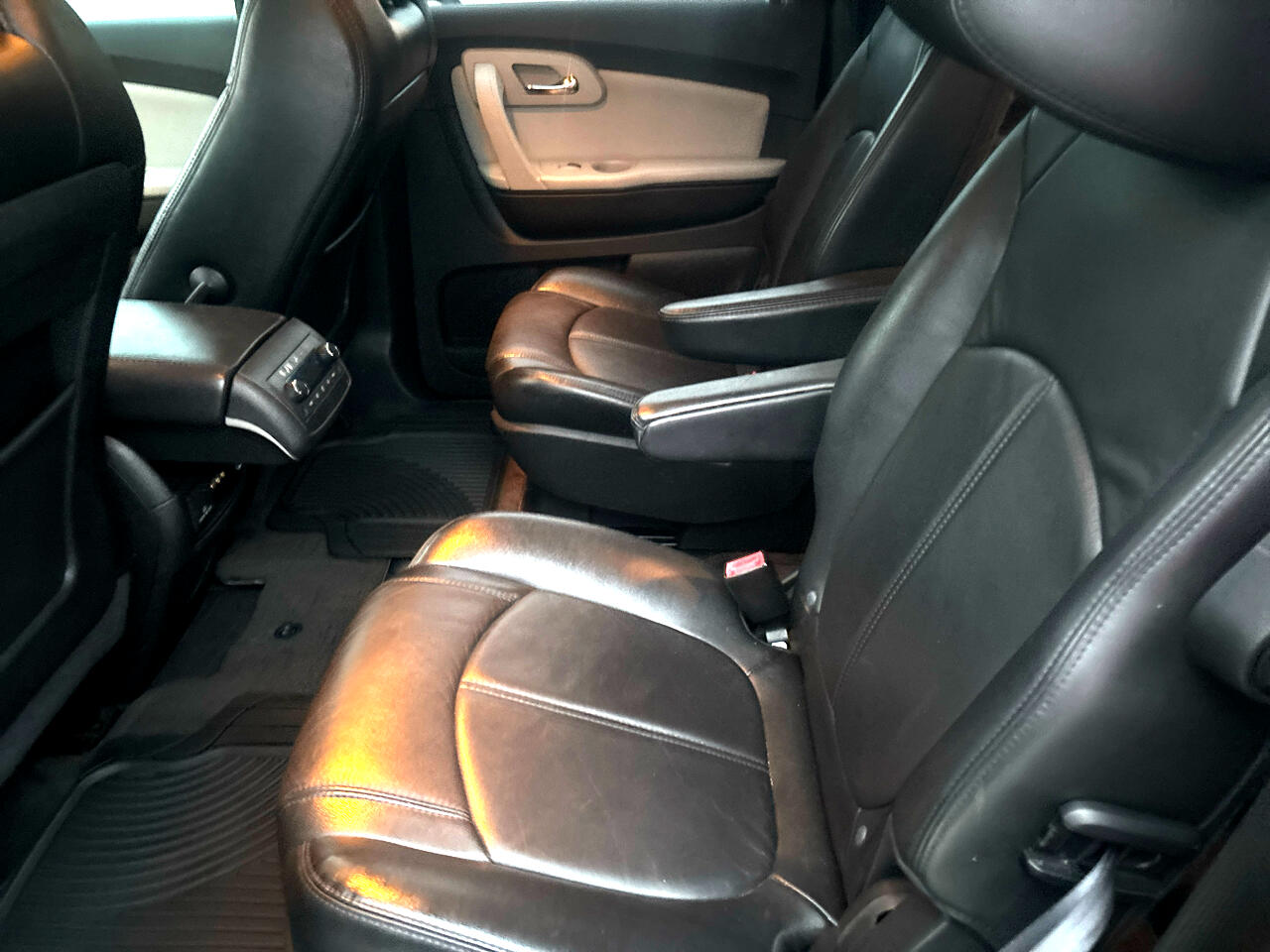 Chevrolet Traverse LTZ FWD 2011