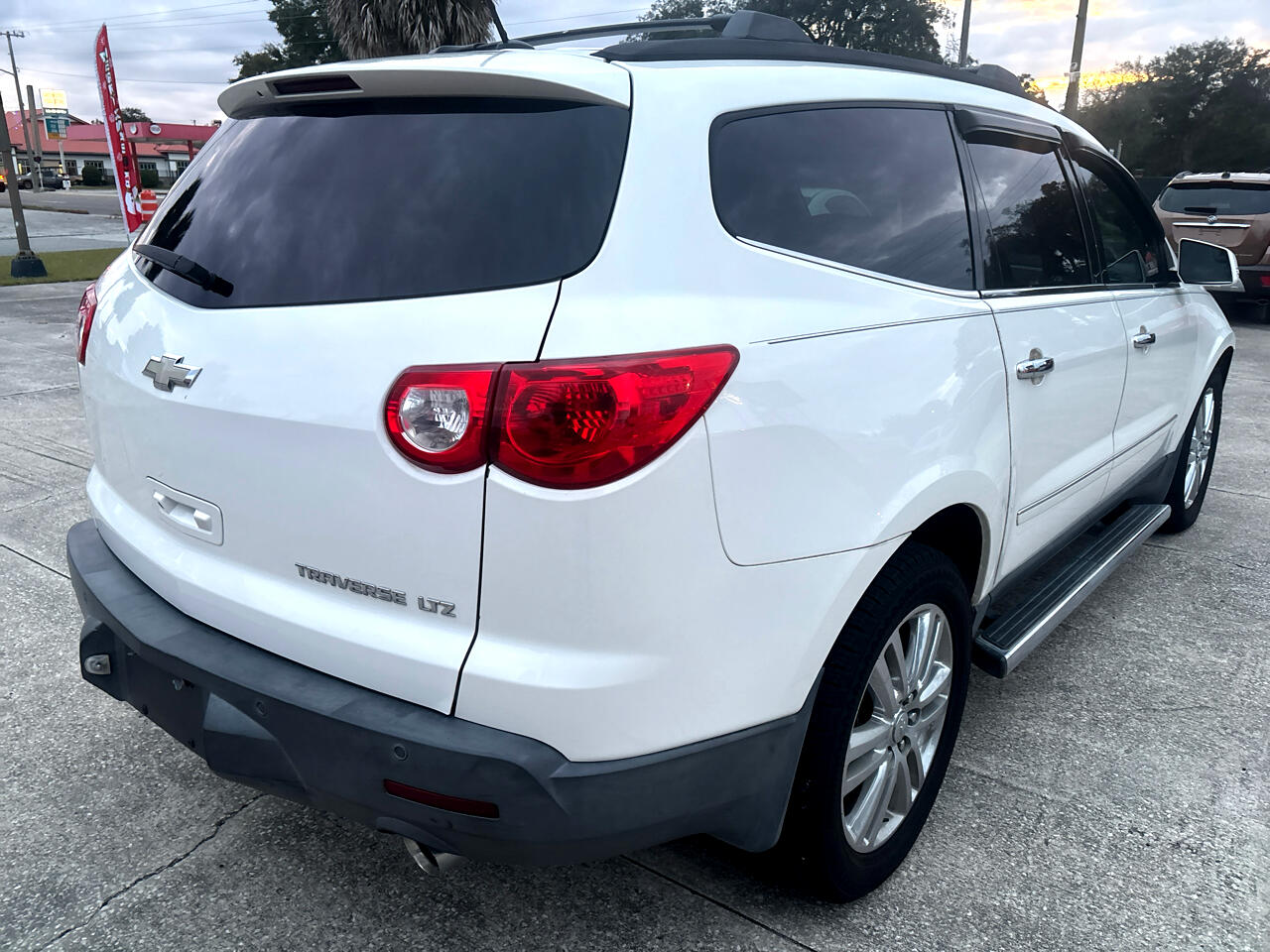 Chevrolet Traverse LTZ FWD 2011