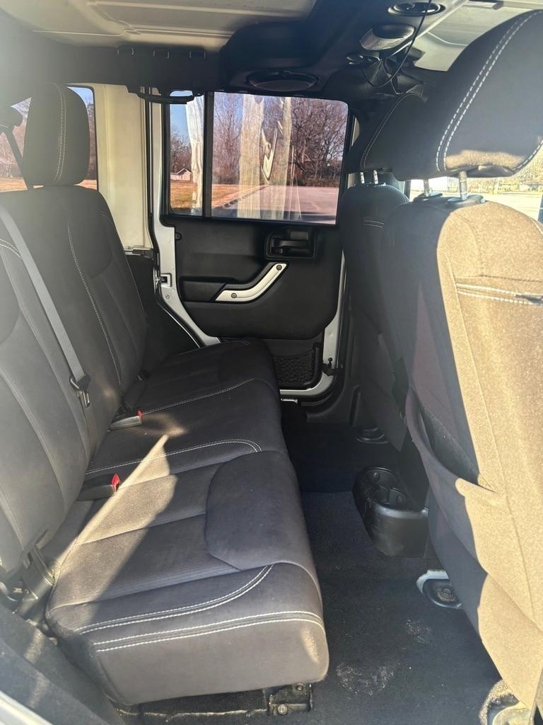 Jeep Wrangler Unlimited Unlimited Sahara 4WD 2013