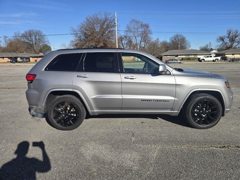 Jeep Grand Cherokee Laredo 2WD 2020