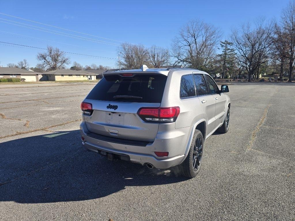 Jeep Grand Cherokee Laredo 2WD 2020