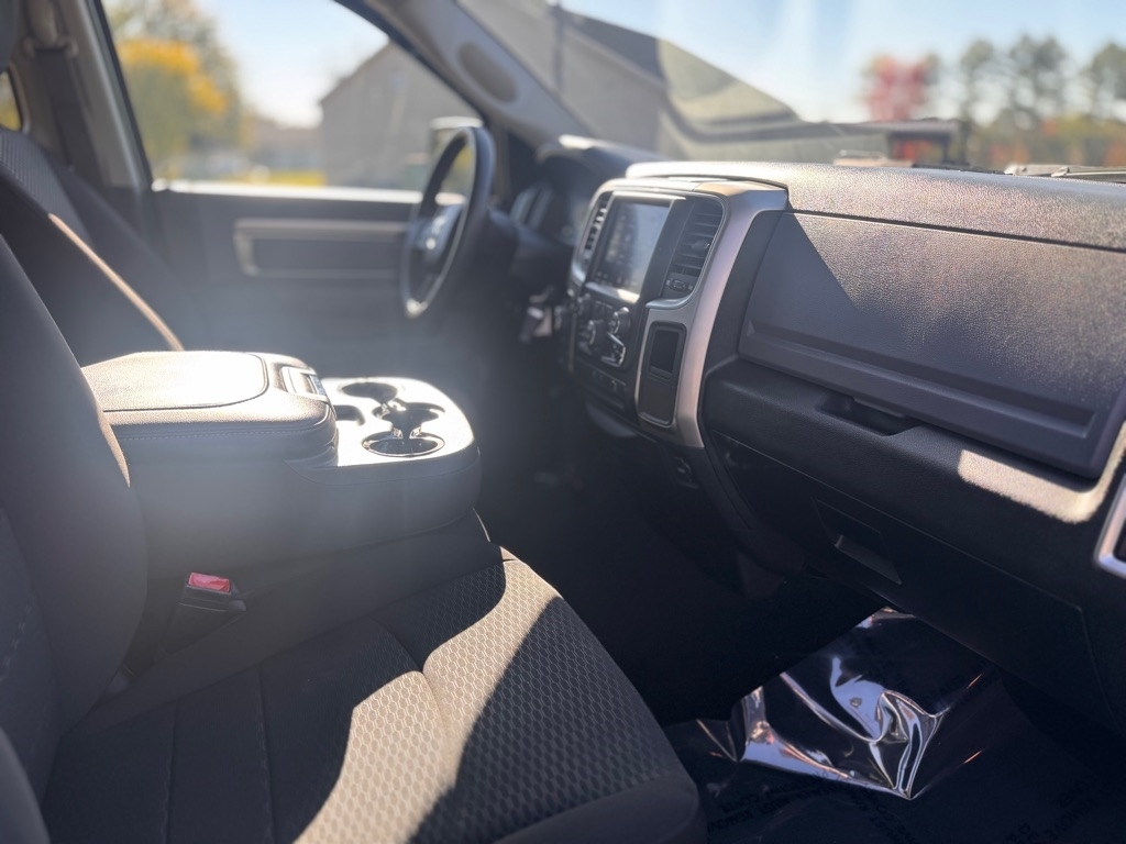 RAM 1500 SLT Quad Cab 4WD 2020