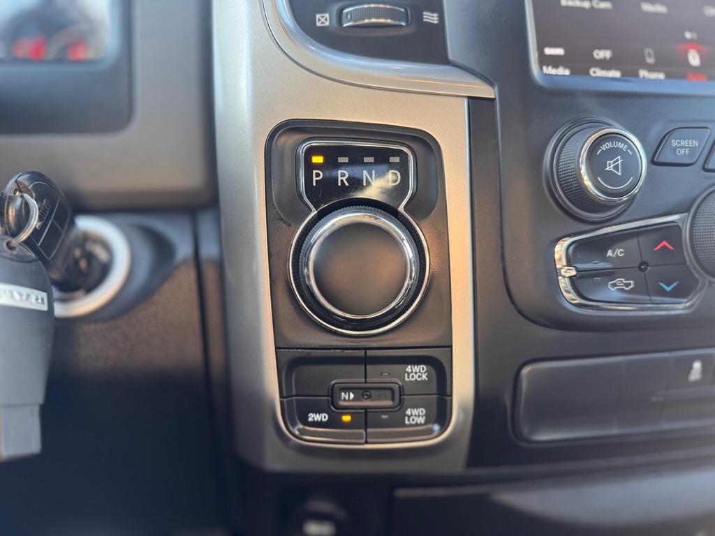 RAM 1500 SLT Quad Cab 4WD 2020