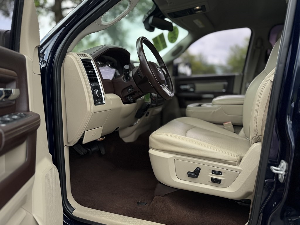 RAM 1500 Laramie Crew Cab SWB 4WD 2016