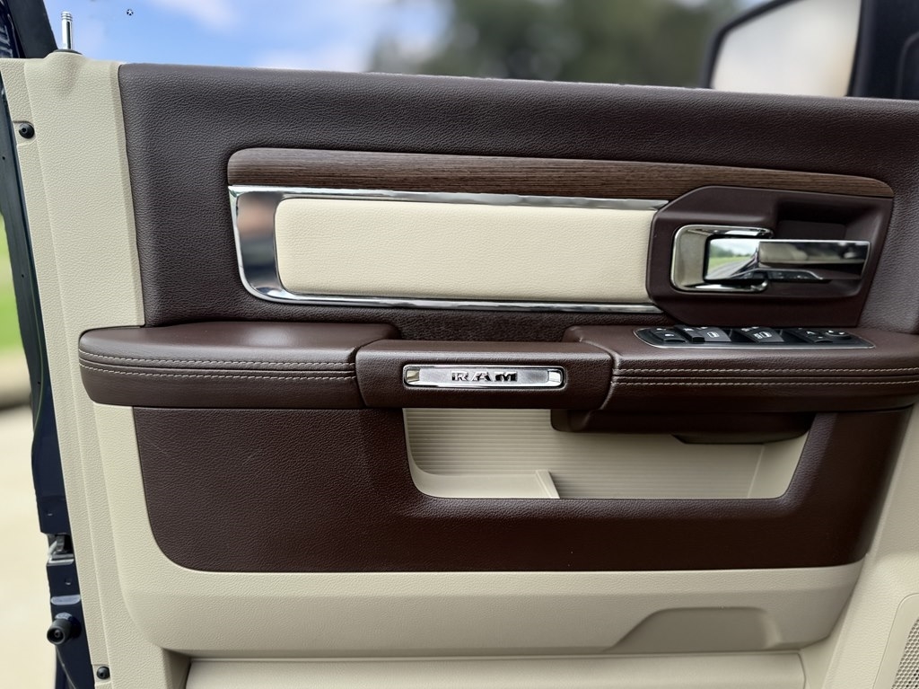 RAM 1500 Laramie Crew Cab SWB 4WD 2016