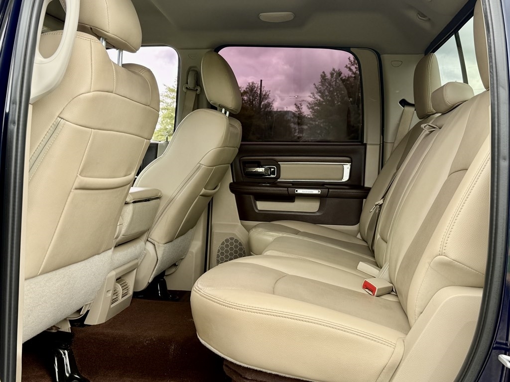 RAM 1500 Laramie Crew Cab SWB 4WD 2016