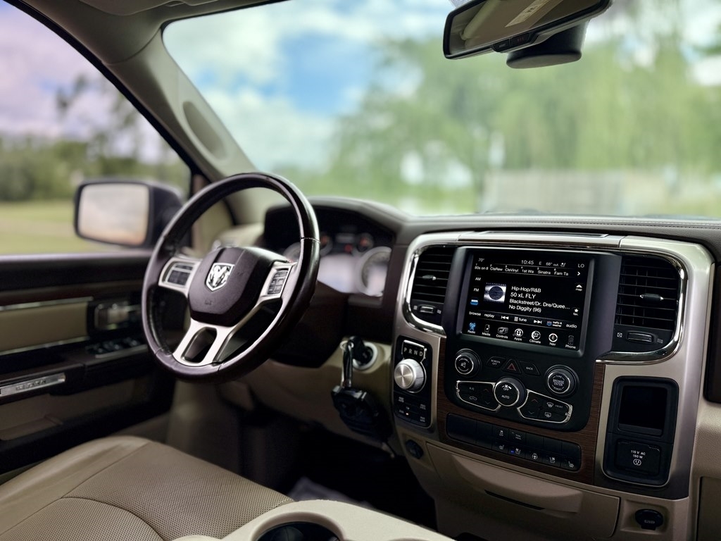 RAM 1500 Laramie Crew Cab SWB 4WD 2016