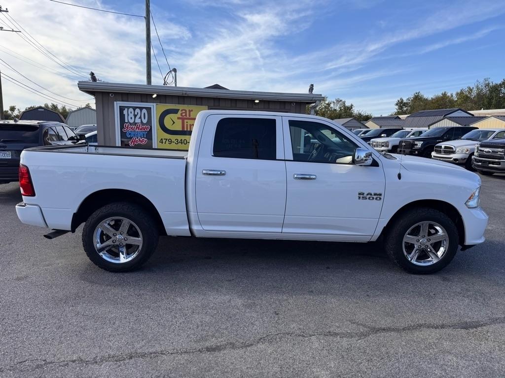 RAM 1500 Tradesman Crew Cab SWB 2WD 2017