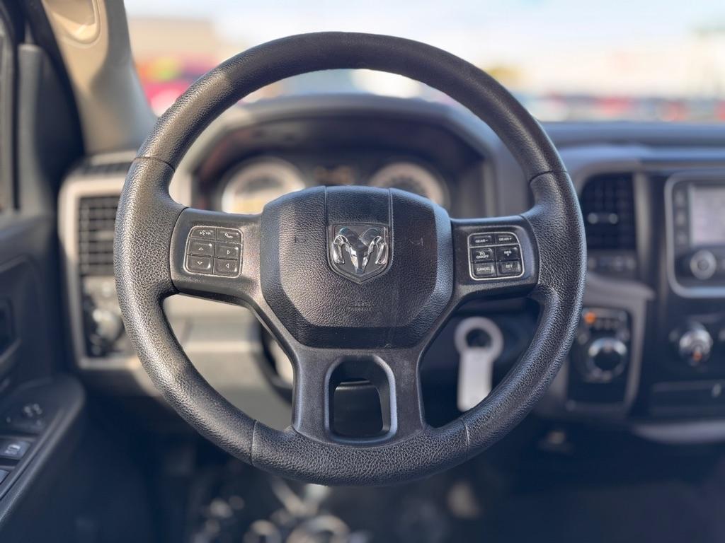 RAM 1500 Tradesman Crew Cab SWB 2WD 2017