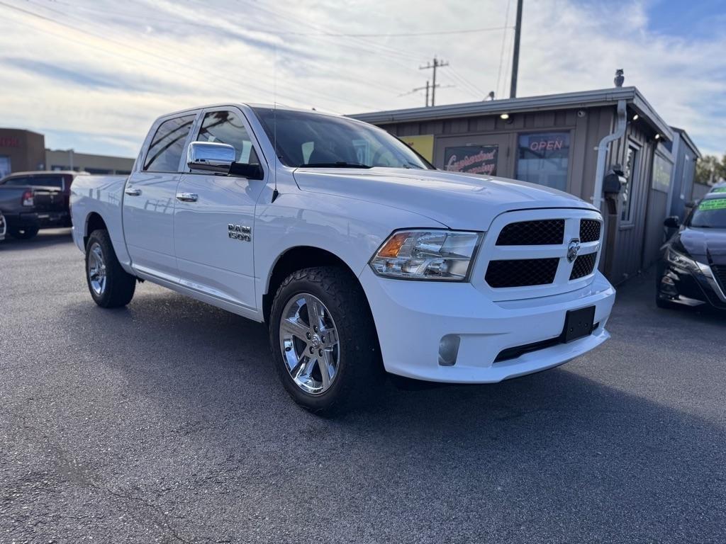 RAM 1500 Tradesman Crew Cab SWB 2WD 2017