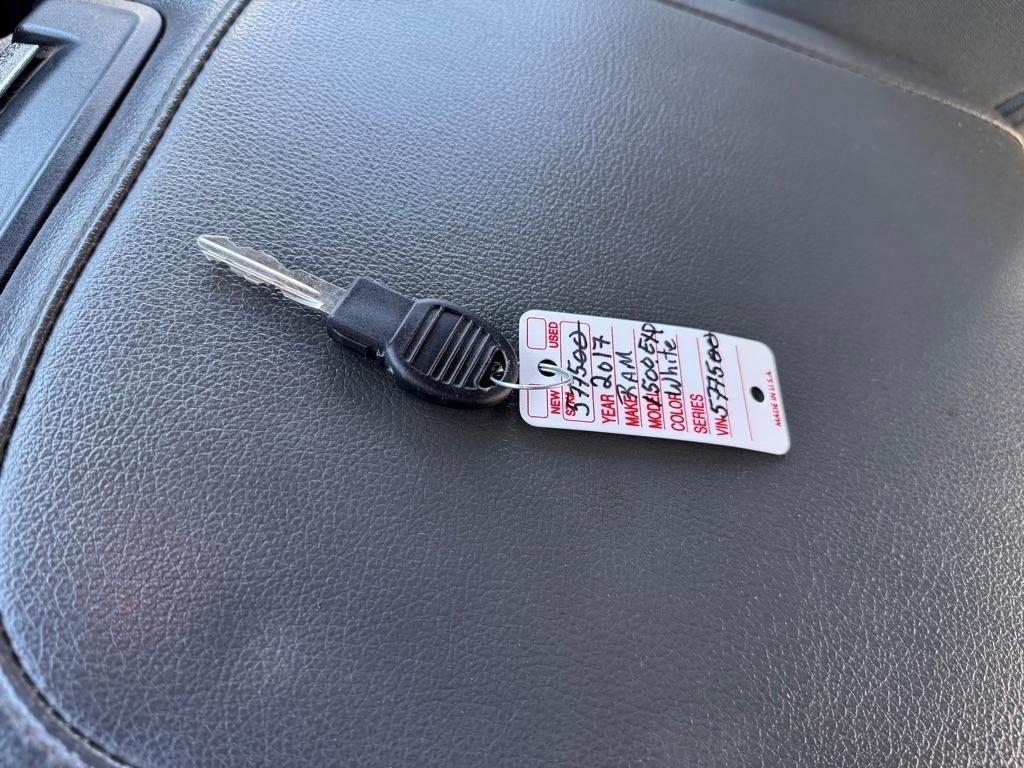 RAM 1500 Tradesman Crew Cab SWB 2WD 2017