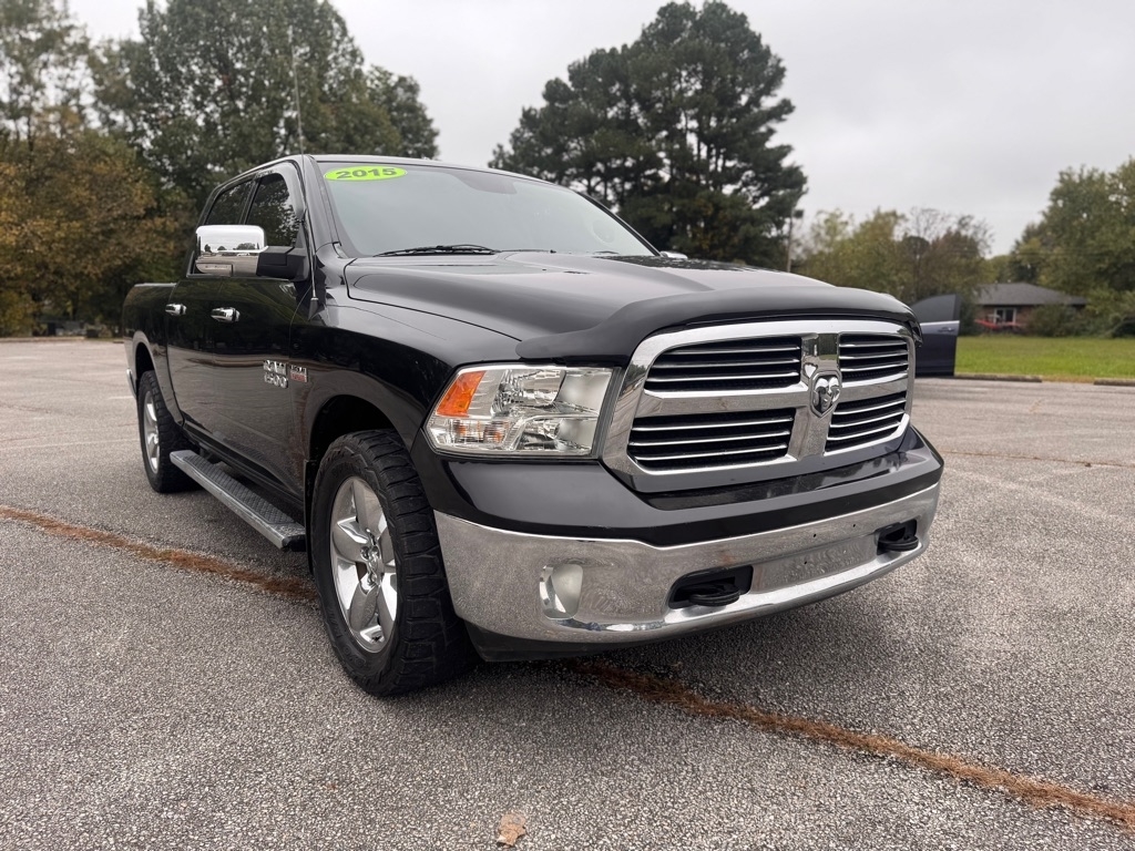 RAM 1500 SLT Crew Cab SWB 4WD 2015