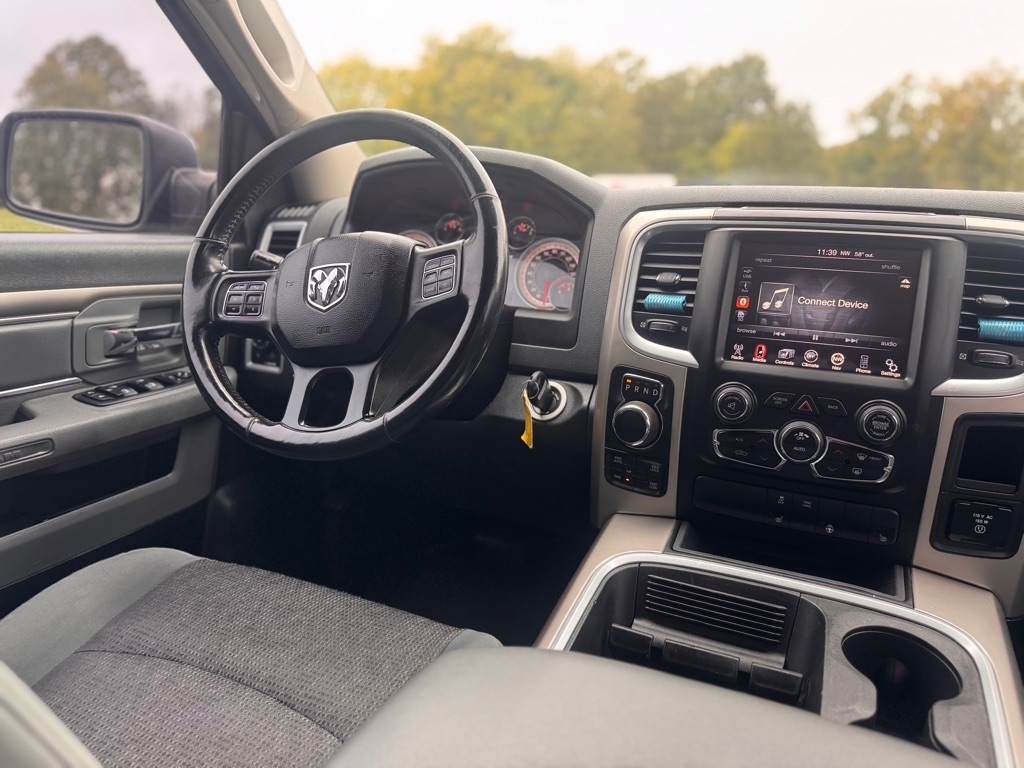 RAM 1500 SLT Crew Cab SWB 4WD 2015