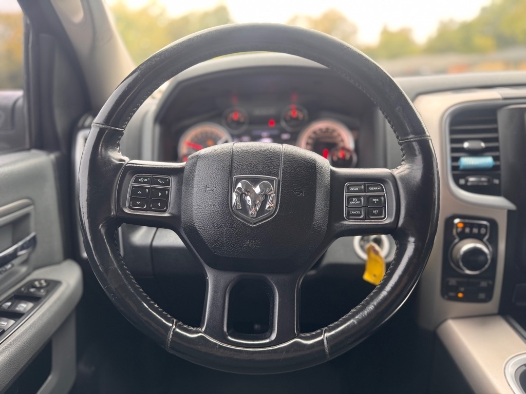 RAM 1500 SLT Crew Cab SWB 4WD 2015