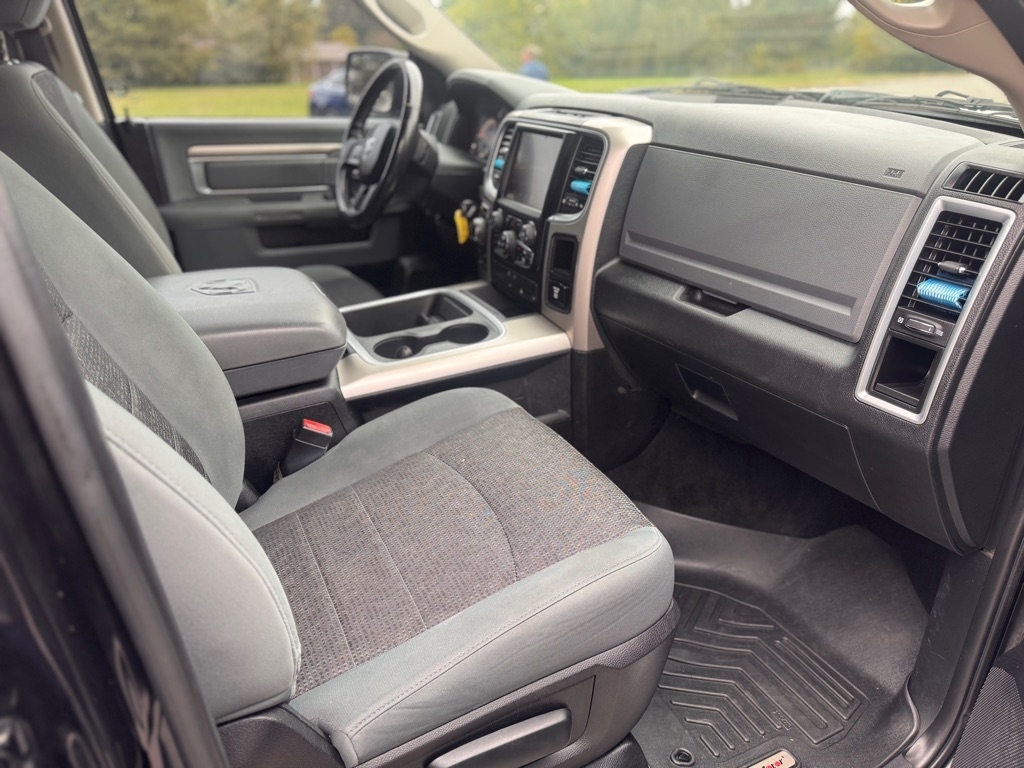 RAM 1500 SLT Crew Cab SWB 4WD 2015