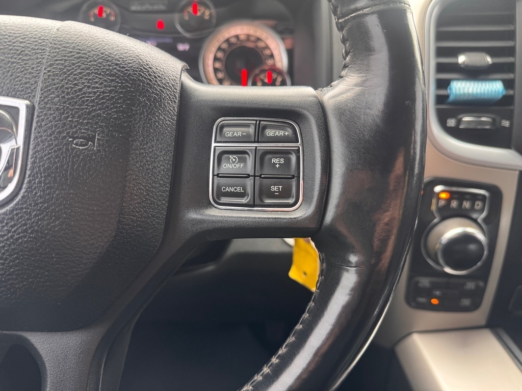 RAM 1500 SLT Crew Cab SWB 4WD 2015