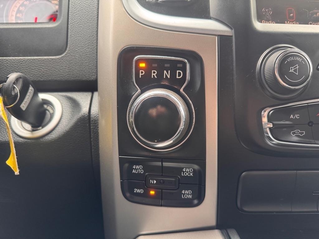 RAM 1500 SLT Crew Cab SWB 4WD 2015