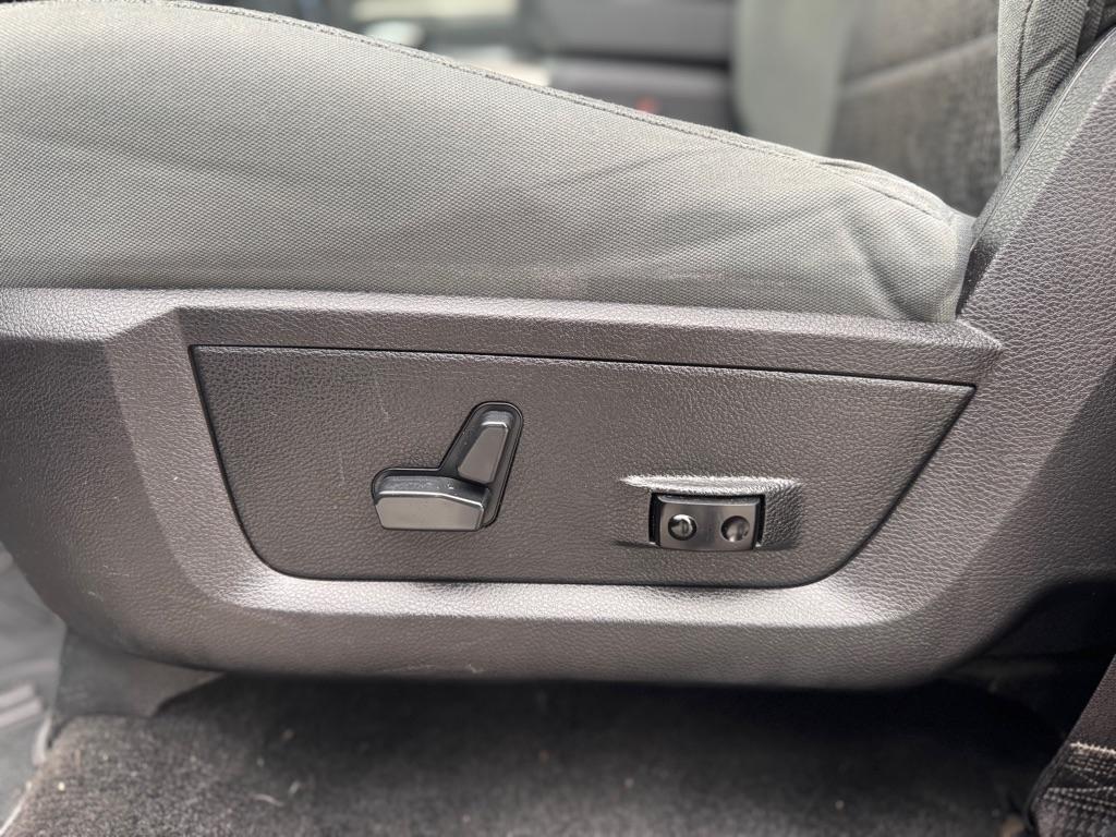 RAM 1500 SLT Crew Cab SWB 4WD 2015