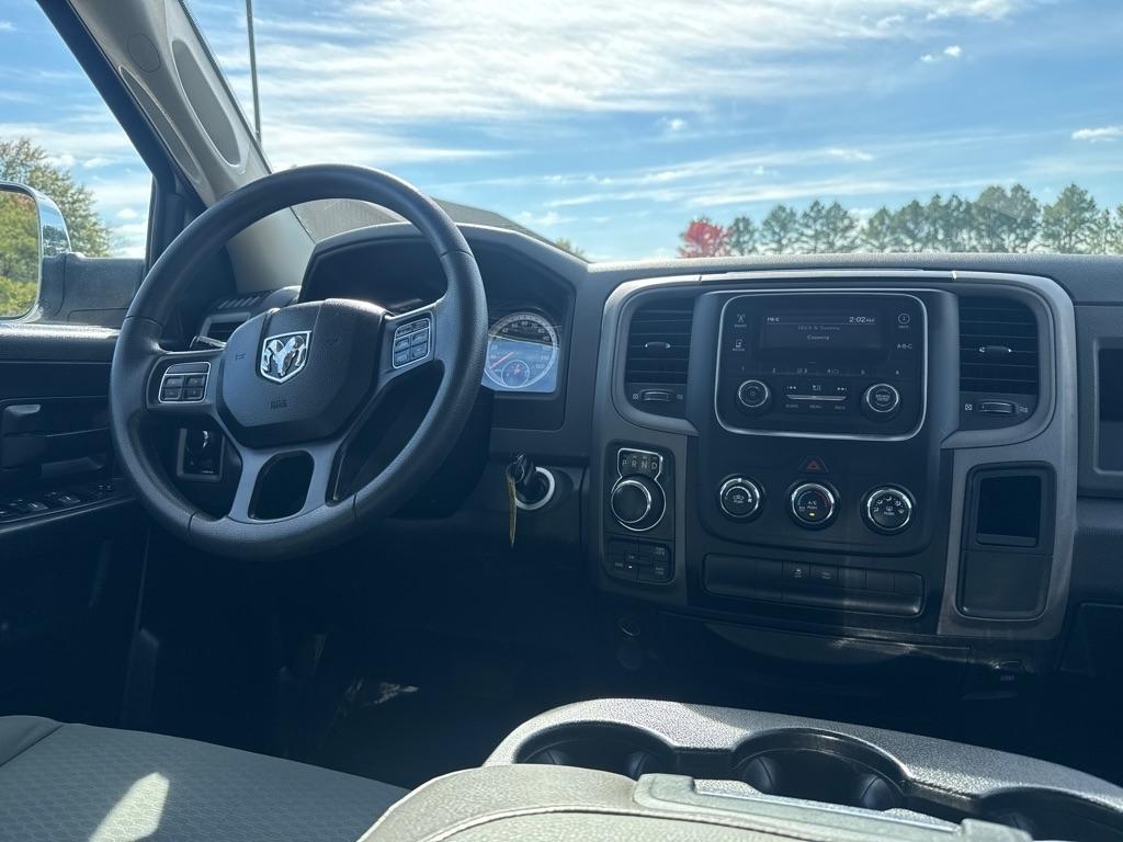 RAM 1500 Tradesman Crew Cab SWB 4WD 2018