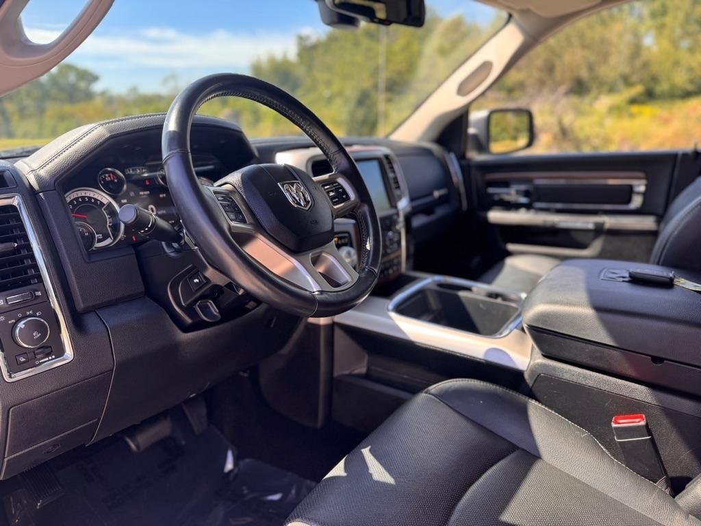 RAM 1500 Laramie Crew Cab SWB 4WD 2017