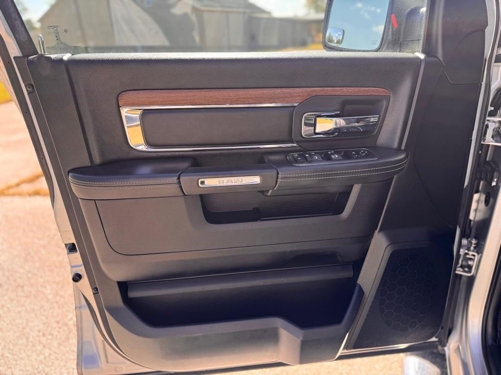 RAM 1500 Laramie Crew Cab SWB 4WD 2017