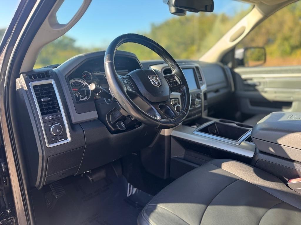 RAM 1500 SLT Crew Cab SWB 4WD 2015