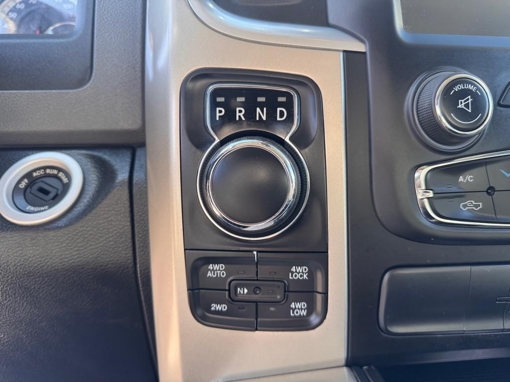 RAM 1500 SLT Crew Cab SWB 4WD 2015