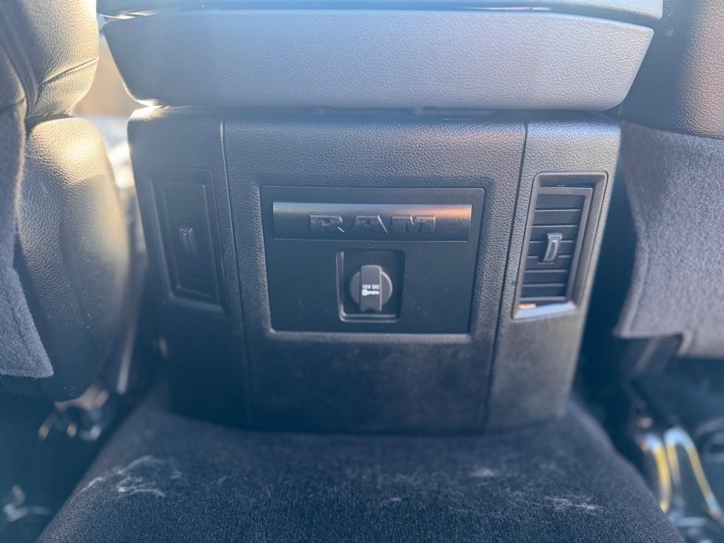 RAM 1500 SLT Crew Cab SWB 4WD 2015