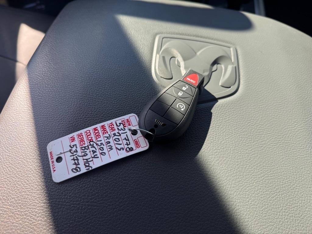 RAM 1500 SLT Crew Cab SWB 4WD 2015