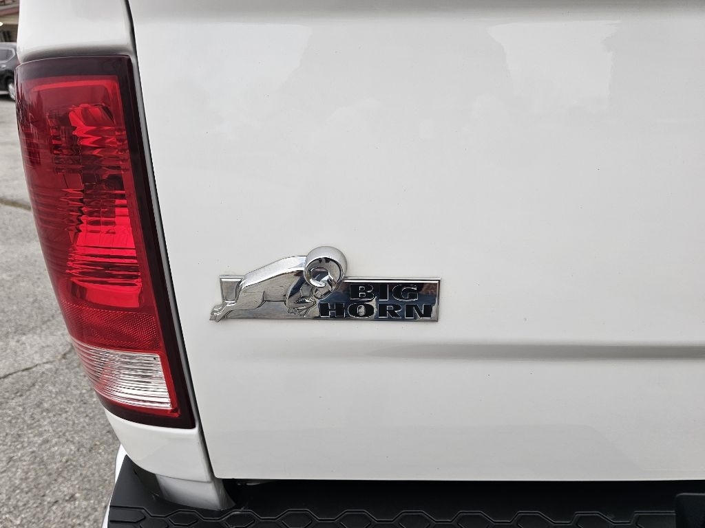 RAM 1500 SLT Crew Cab SWB 4WD 2015