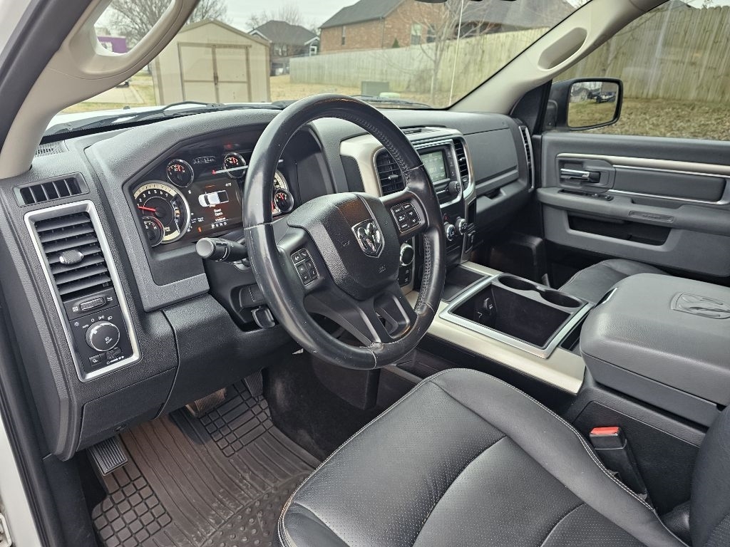 RAM 1500 SLT Crew Cab SWB 4WD 2015