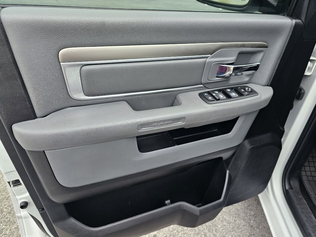 RAM 1500 SLT Crew Cab SWB 4WD 2015