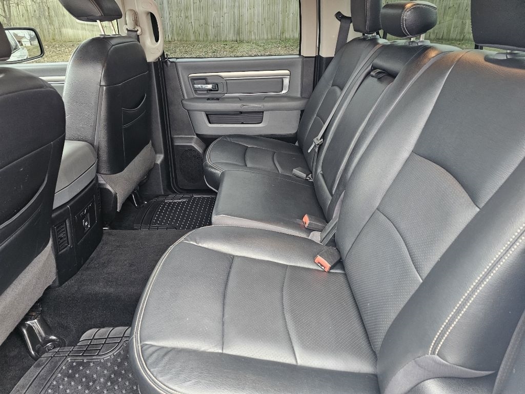 RAM 1500 SLT Crew Cab SWB 4WD 2015