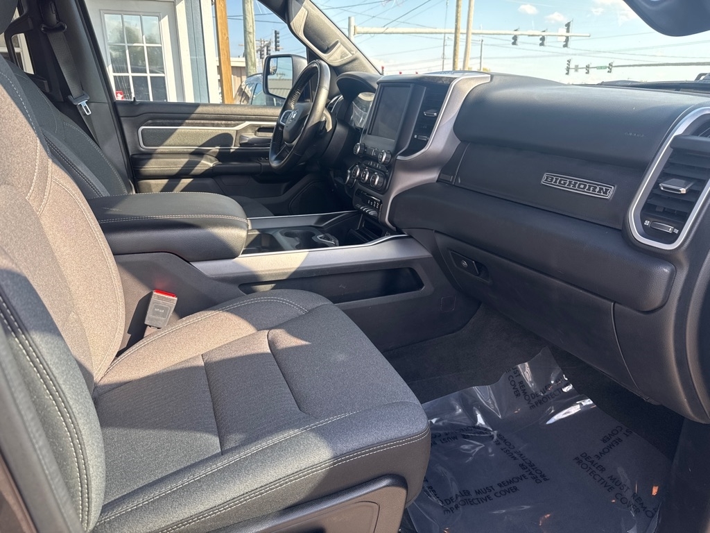 RAM 1500 Big Horn Crew Cab SWB 4WD 2022