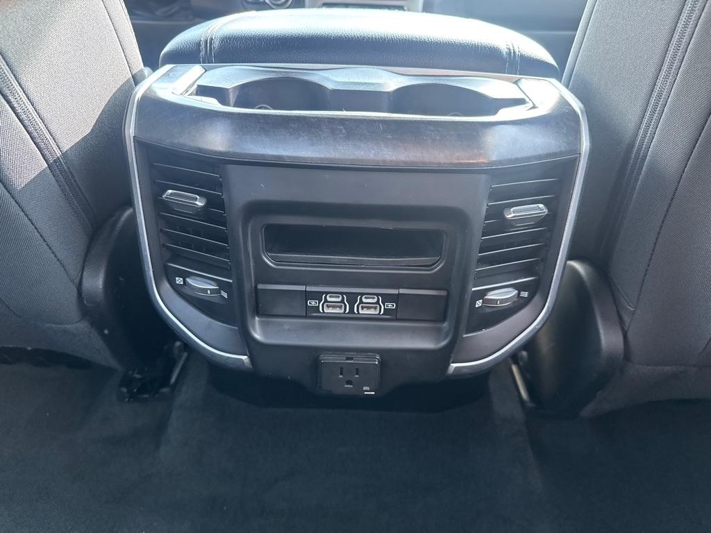 RAM 1500 Big Horn Crew Cab SWB 4WD 2022