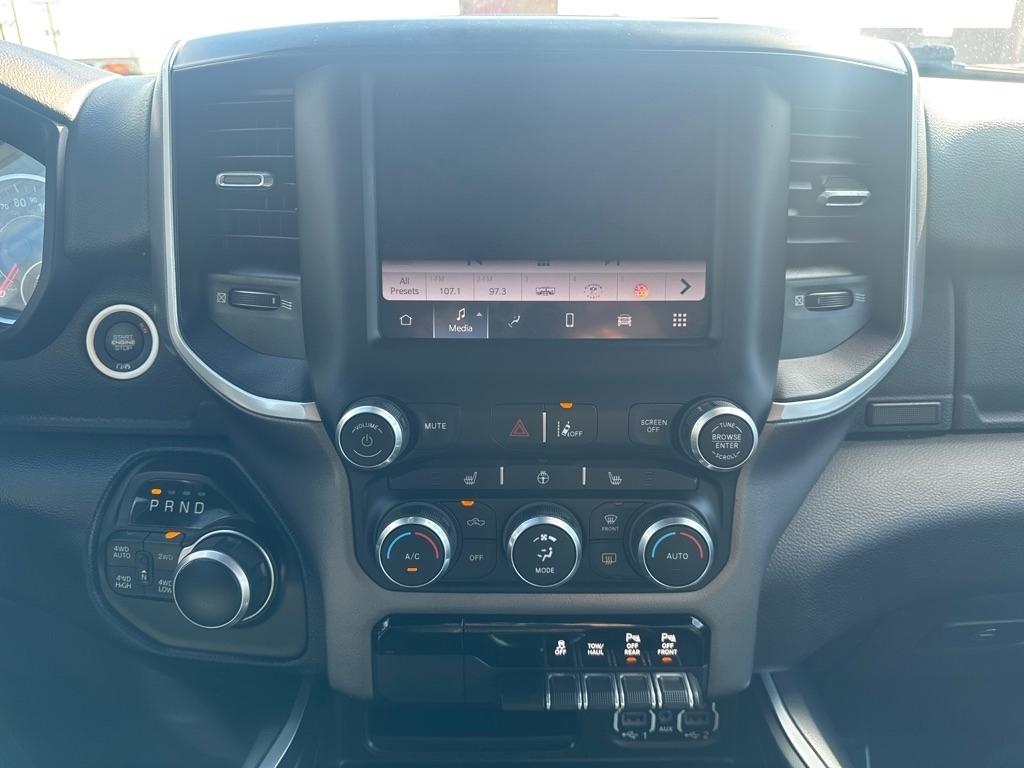 RAM 1500 Big Horn Crew Cab SWB 4WD 2022