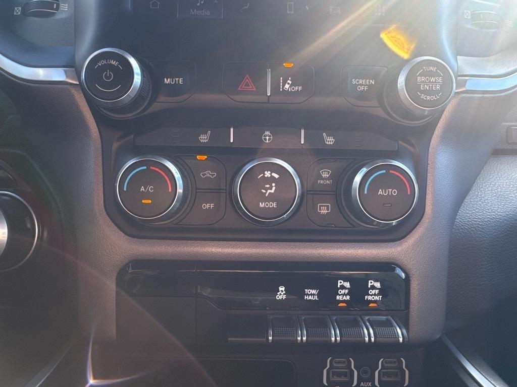 RAM 1500 Big Horn Crew Cab SWB 4WD 2022