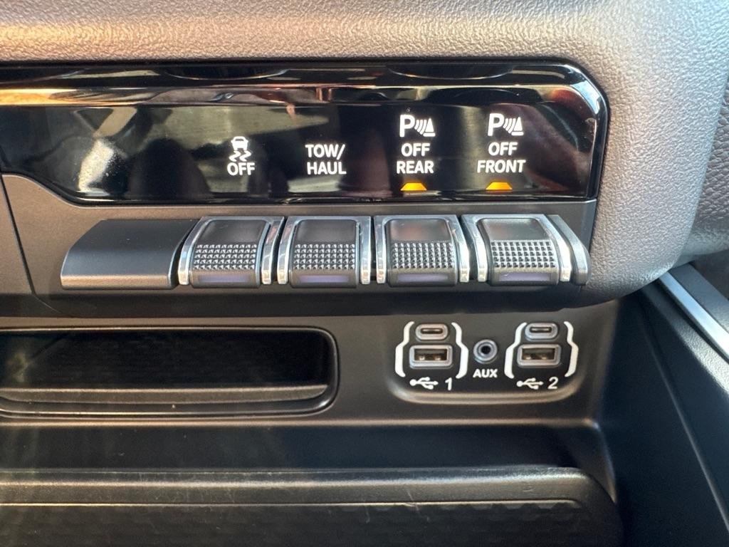 RAM 1500 Big Horn Crew Cab SWB 4WD 2022